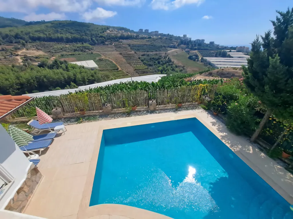 Частная вилла с собственным бассейном