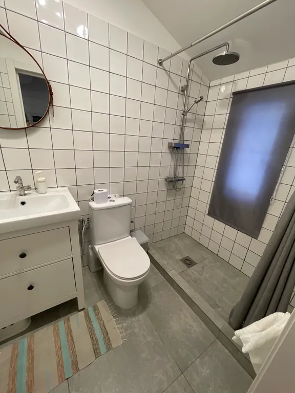 Уютный дом в лесу