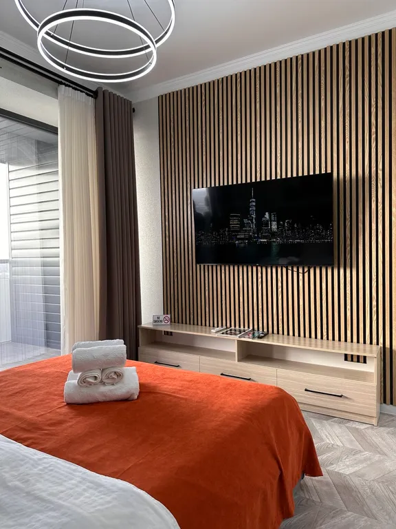 Современная уютная студия с панорамным видом