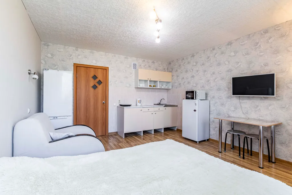 Квартира-студия с балконом для командированных и отдыха