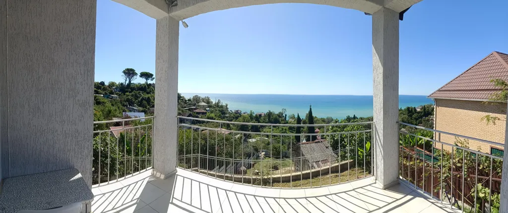 Коттедж с видом на море среди садов