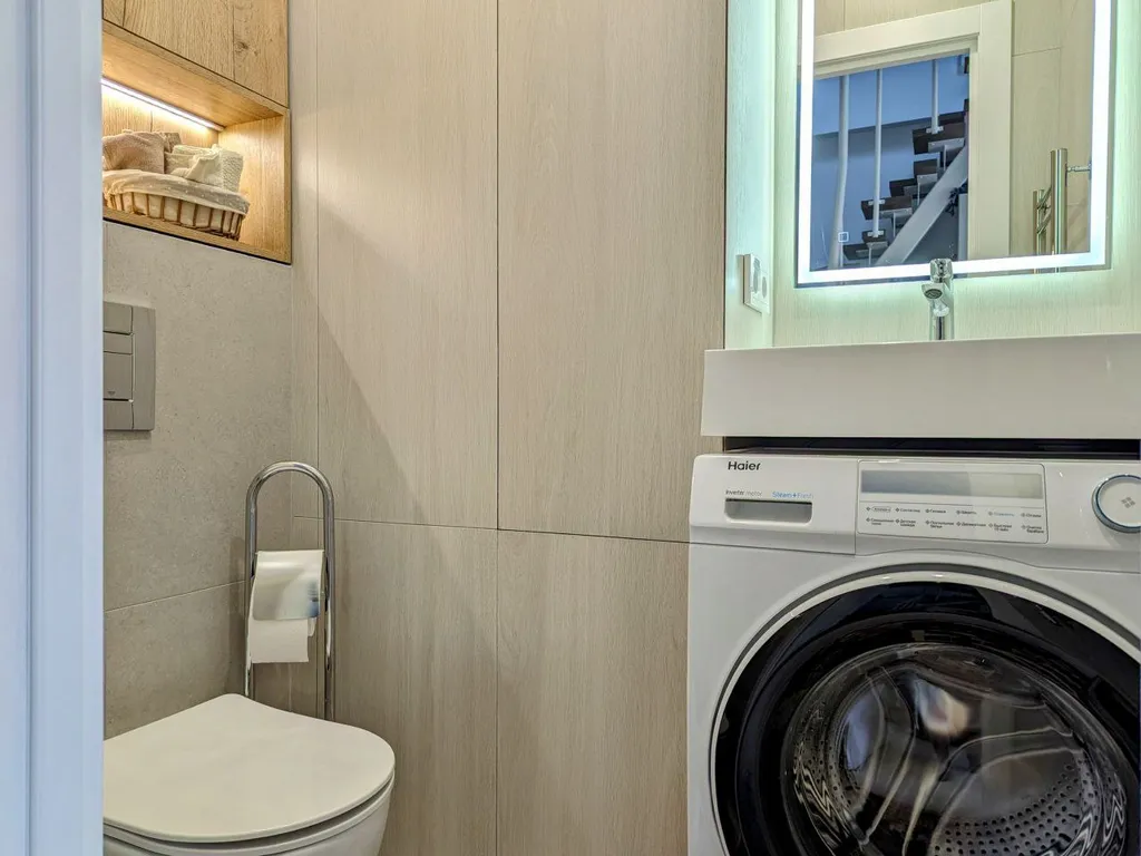 Двухуровневая квартира с балконом в центре