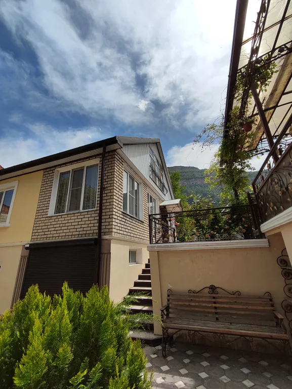 Дом в горах с кинотеатром Kurmimonte