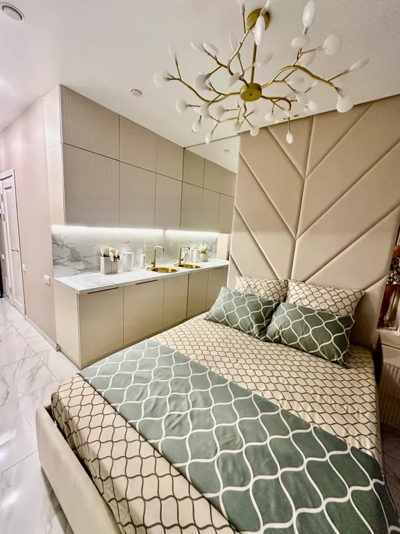 Дизайнерская квартира возле моря с балконом