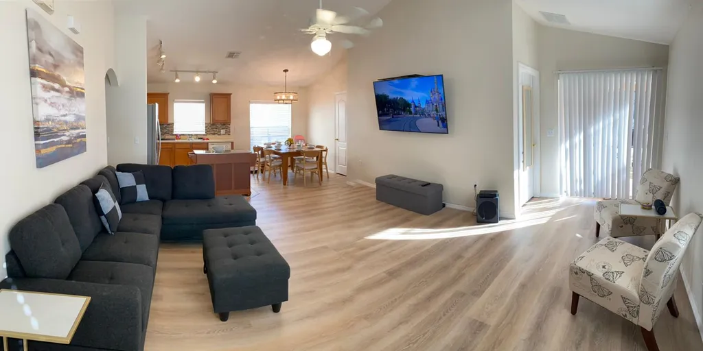 Уютный большой дом с бассейном недалеко от Диснейлэнда