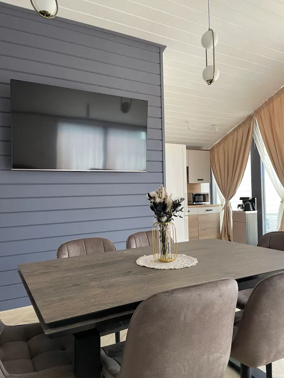 Дом на первой береговой линии