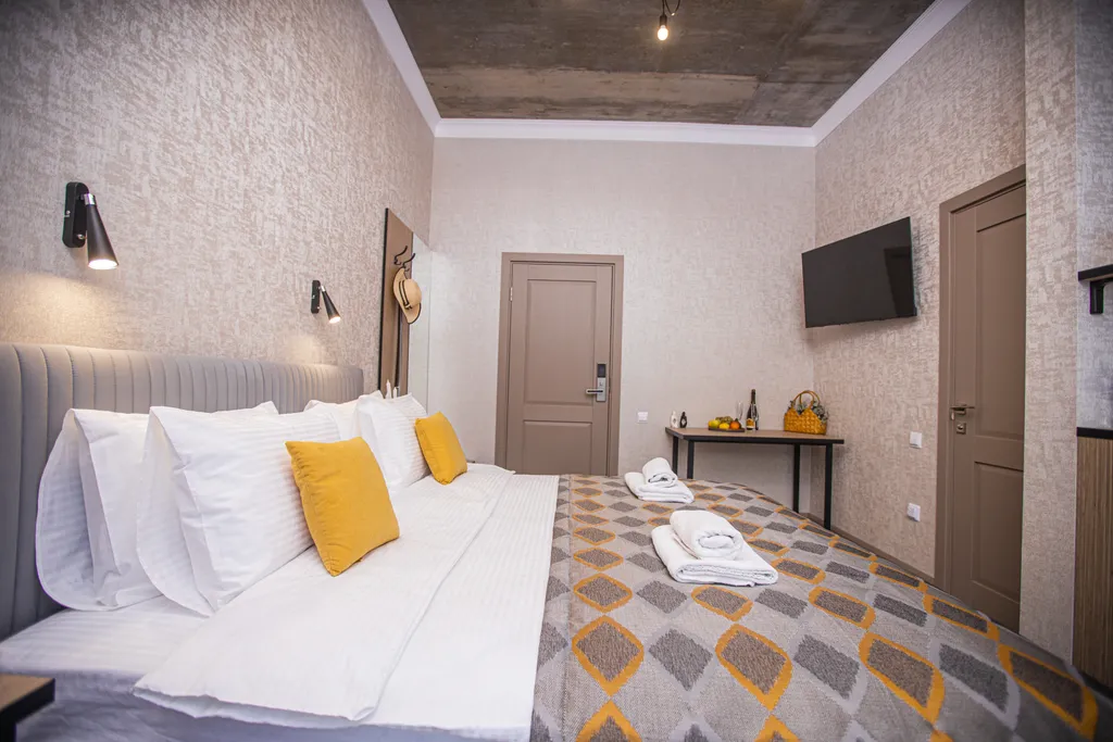 Полулюкс с панорамным застеклением и балконом для 2 гостей