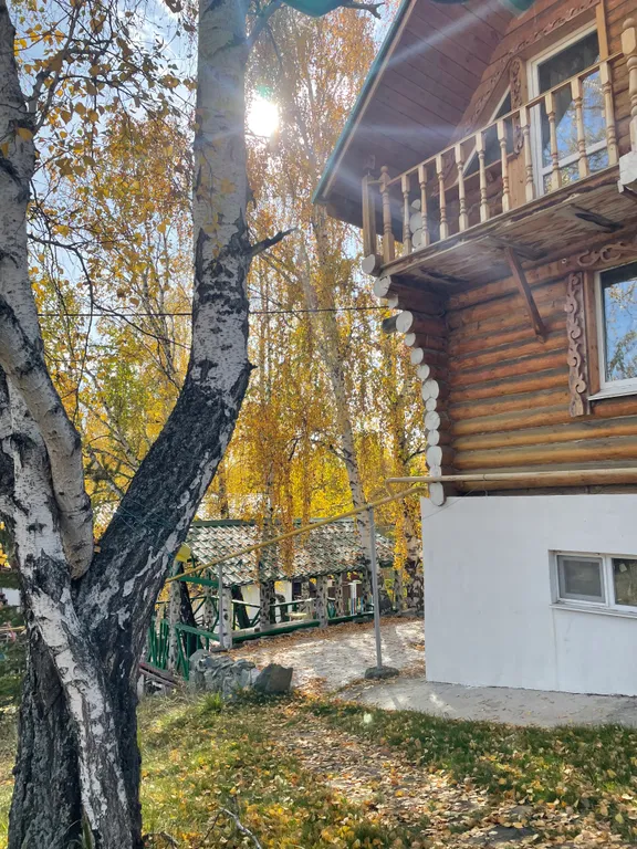 Теремок в горах бревенчатый дом и баня