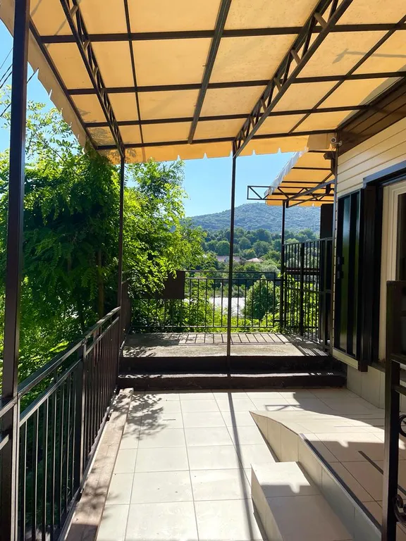 Уютный дом с видом на набережную в шаге от центра города