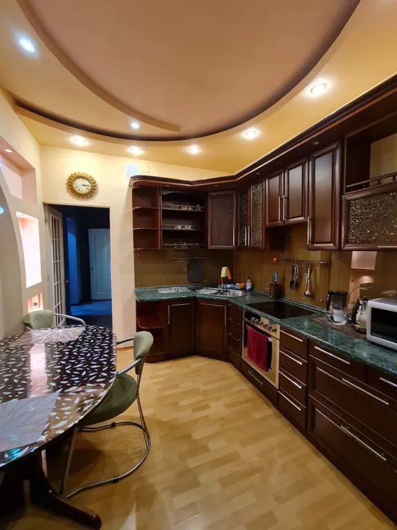 Сталинка во дворе головного офиса норникеля