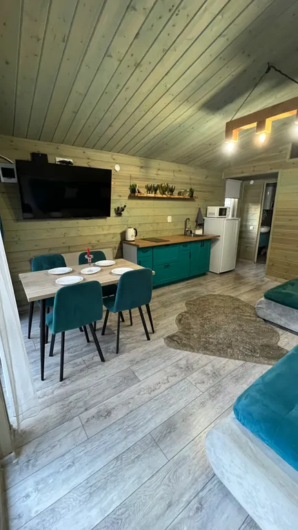 Коттедж с видом на реку и горы (4)