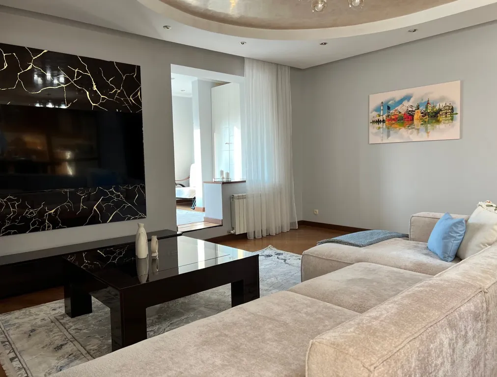 Уютная квартира с прекрасными видами в центре Алматы