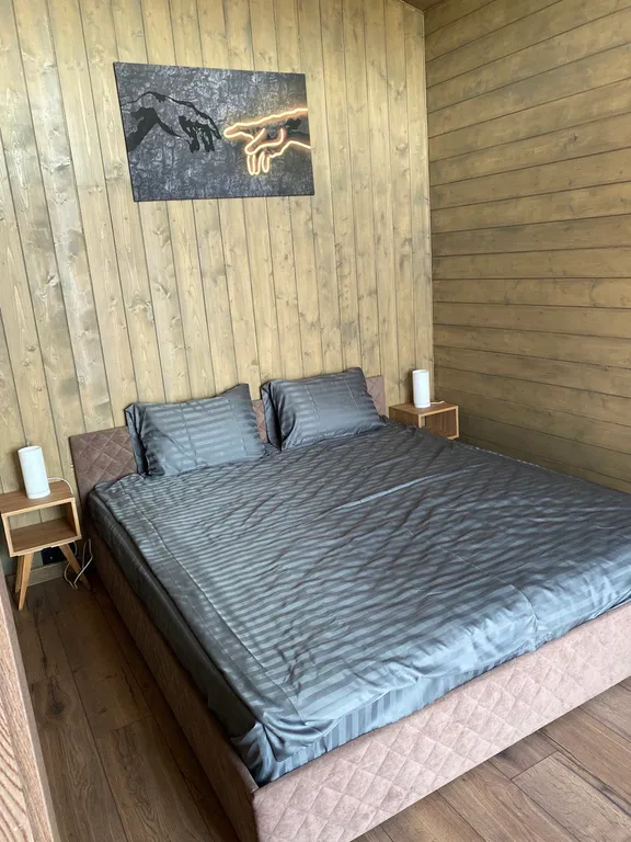 Дом в прибрежном парке