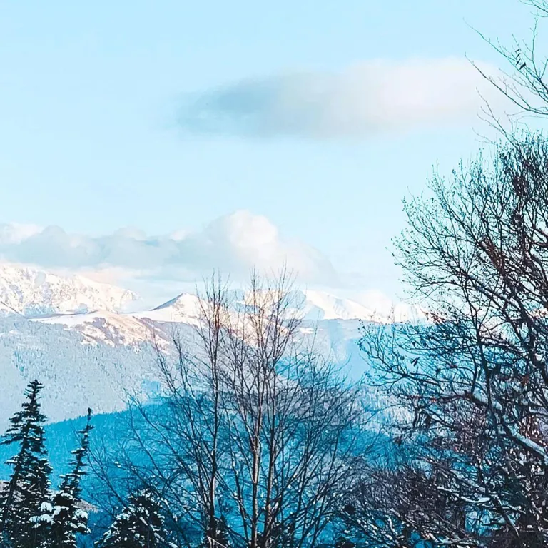 Коттедж в горном районе и на берегу реки
