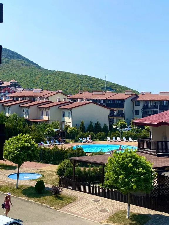 Студия с бассейном у моря