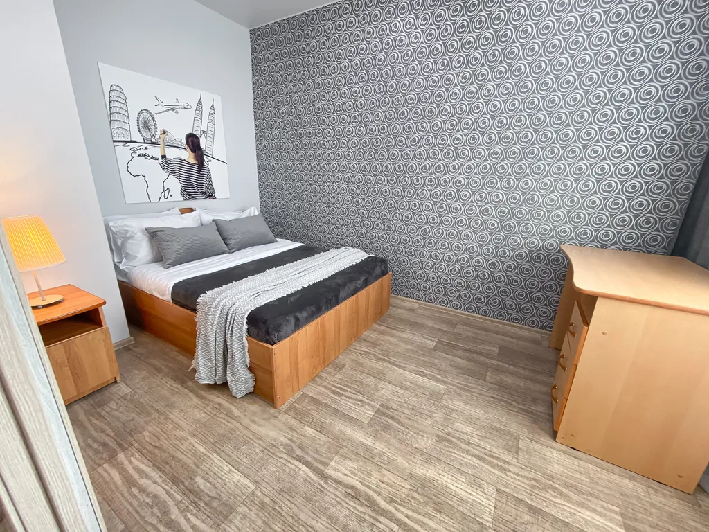 Светлая квартира у ТЦ Аквамолл