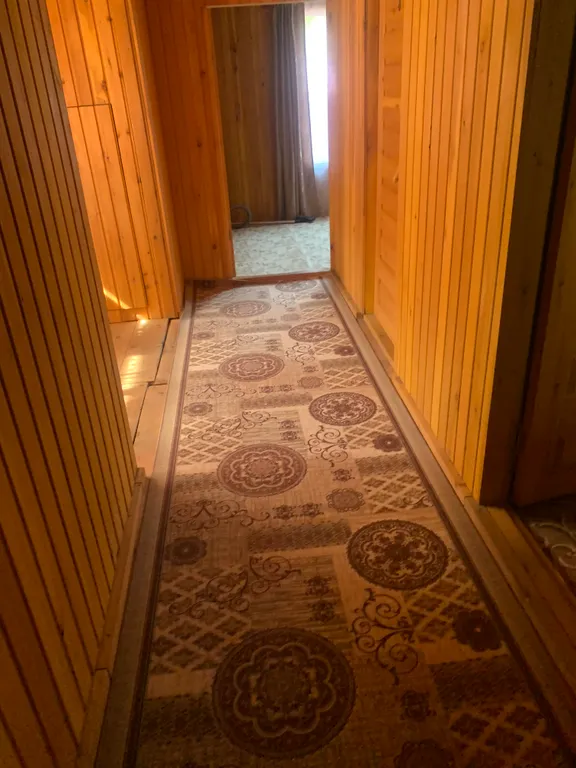 Уютный дом на берегу реки