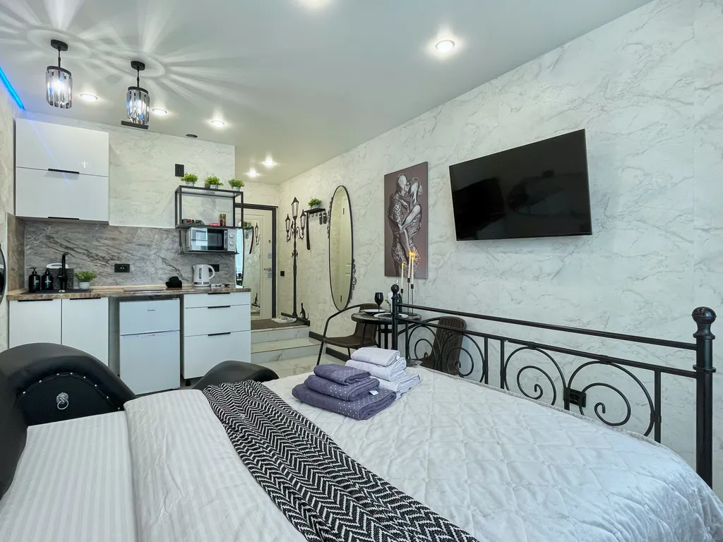 Студия с большой джакузи для двоих