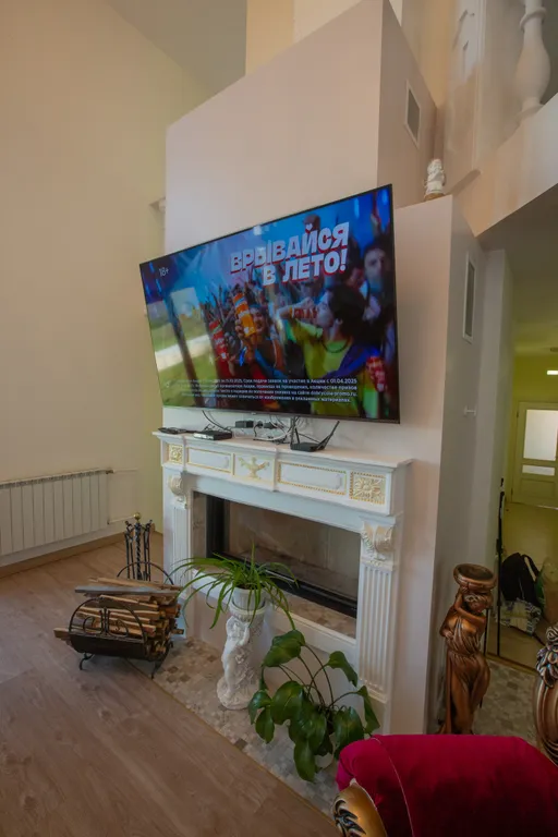 Большой трехэтажный дом