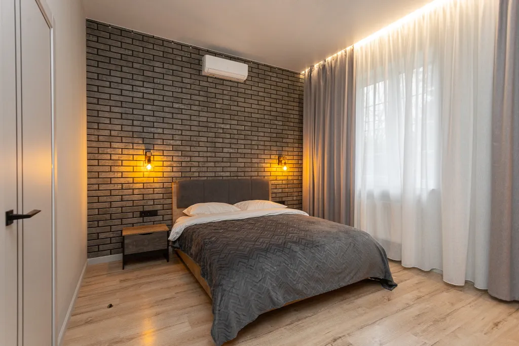 На первой линии от моря сдам полдома