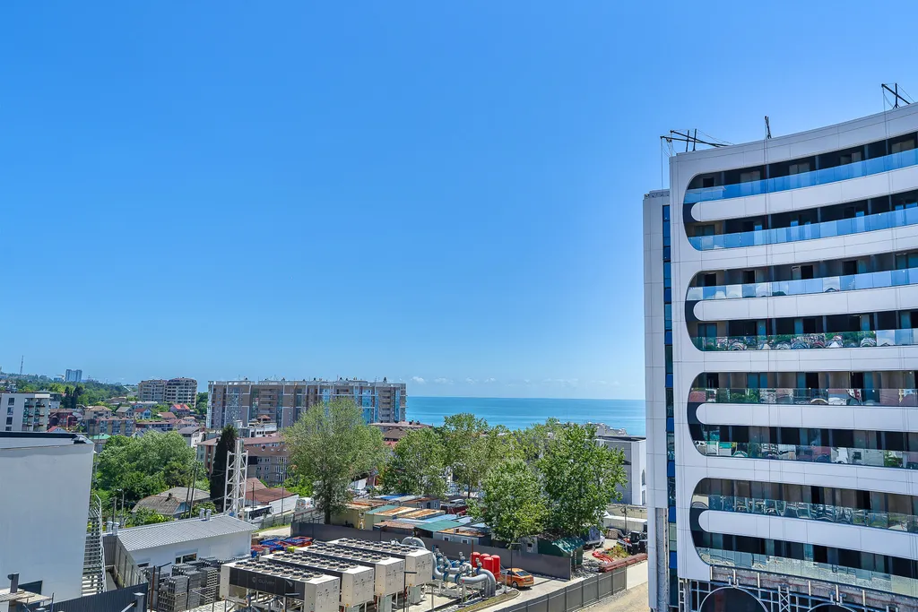 Трехкомнатная квартира у моря с балконом!