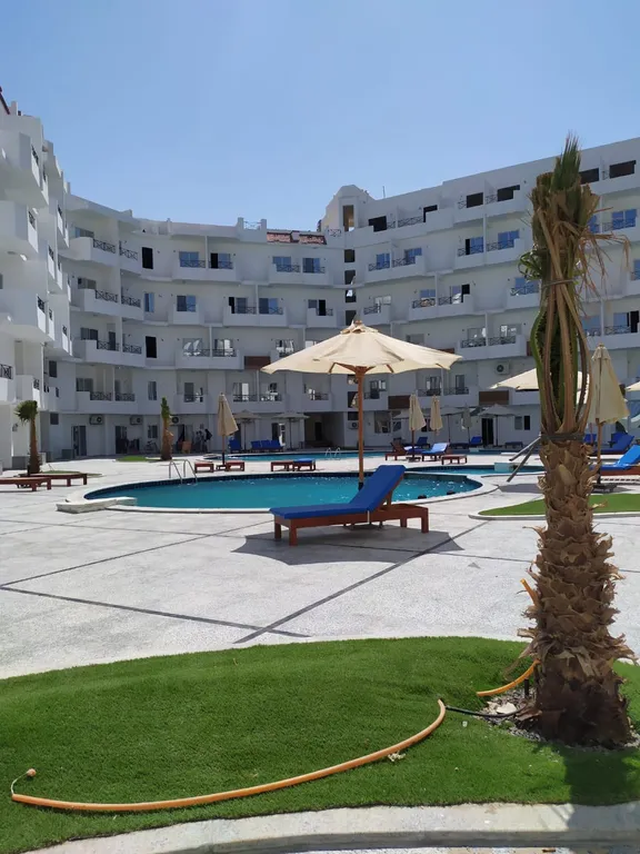 Квартира-студия с собственной террасой в 500м от моря