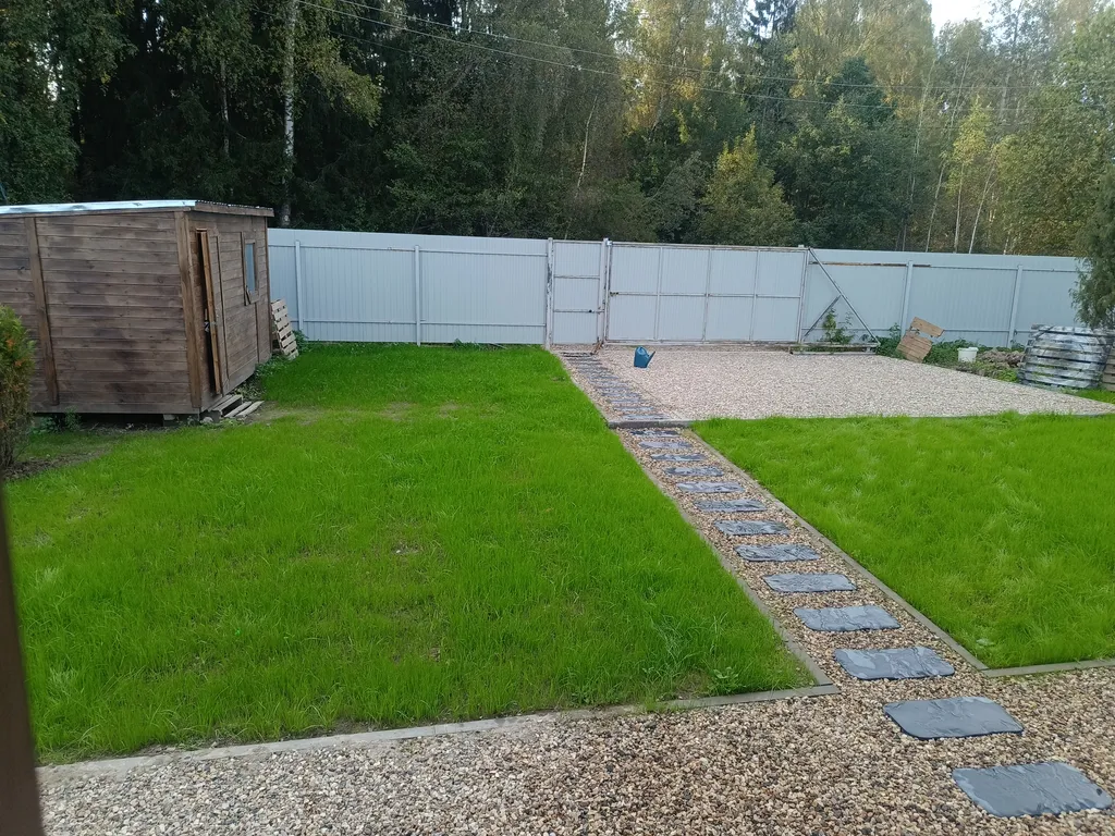 Уютный и теплый дом у леса