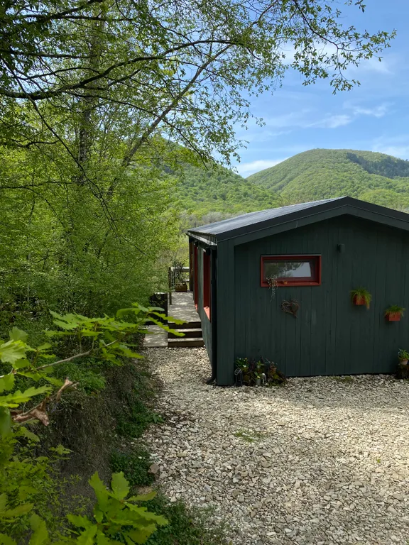 Коттедж Дом на краю леса с видом на горы — аренда посуточно в Геленджик