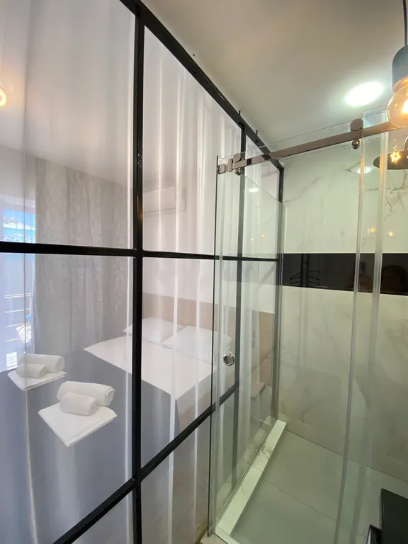 Двухместный люкс с парящей кроватью и балконом