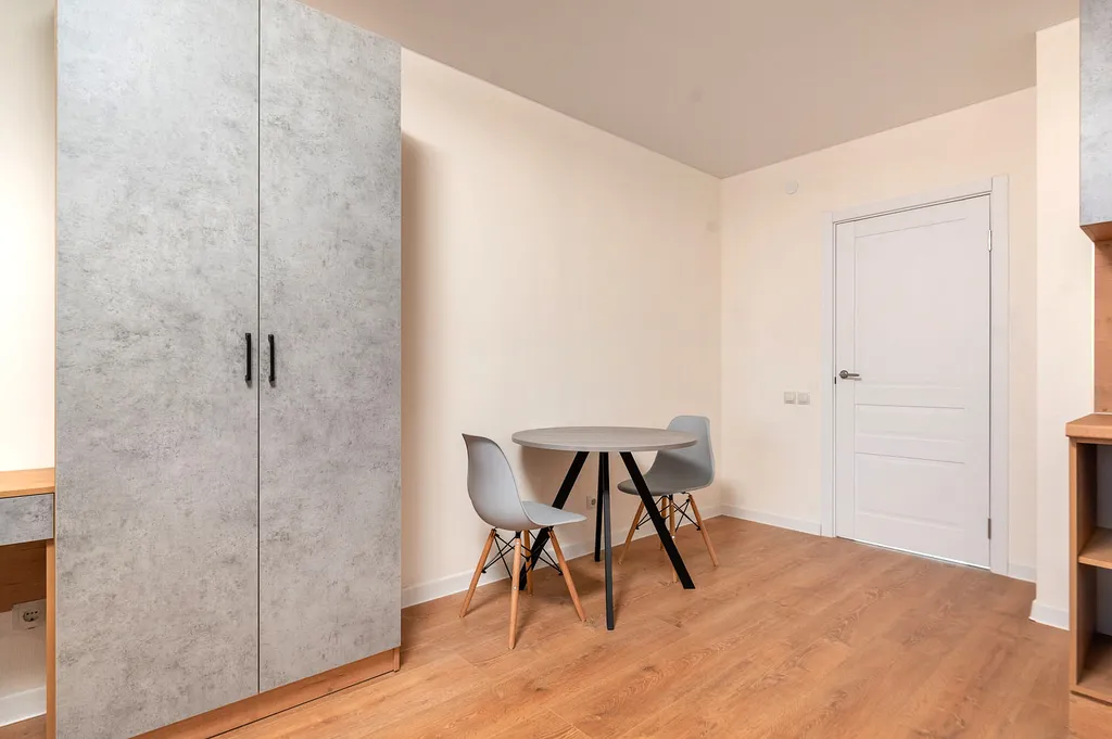 Студия у аллеи фонтанов и парка