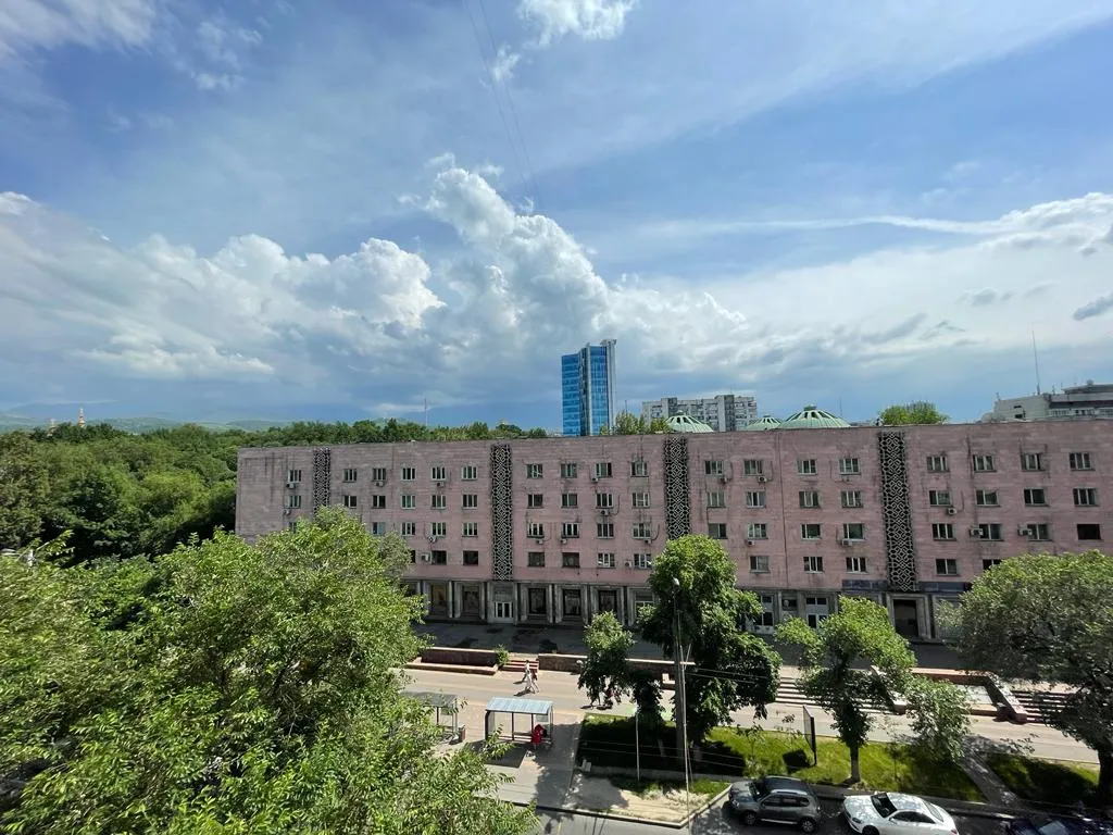 Квартира Возвращаем предоплату! Пятиместная двушка в центре, метро рядом — Алматы