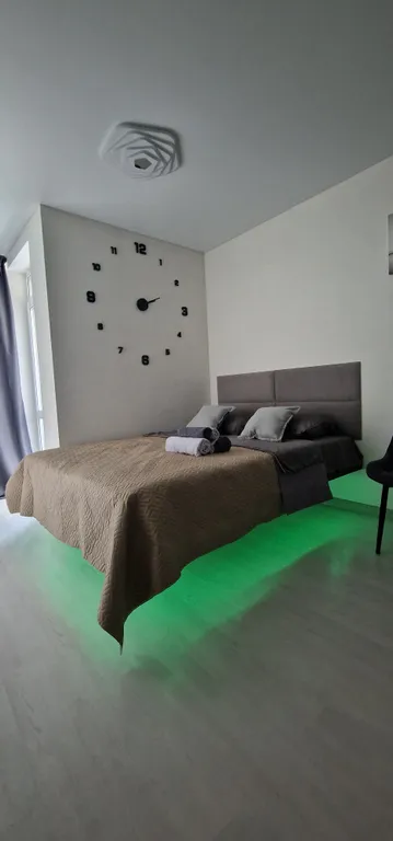 Светлая студия с видом на горы