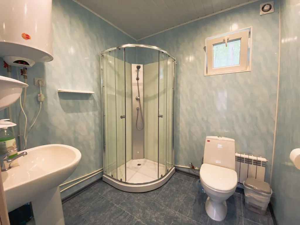 Гостевой дом с панорамными окнами и открытой террасой