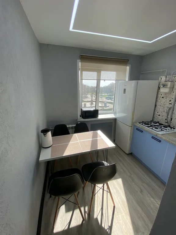 Двухкомнатная квартира в центре с видом на площадь победы