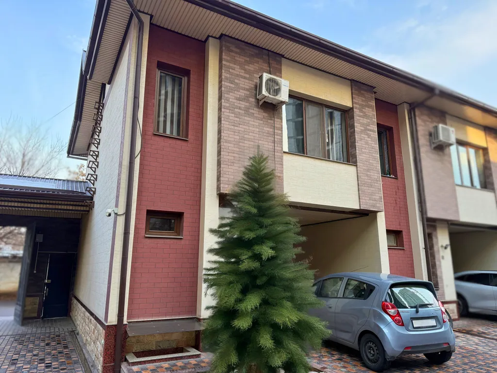 Танхаус рядом со множеством ресторанов