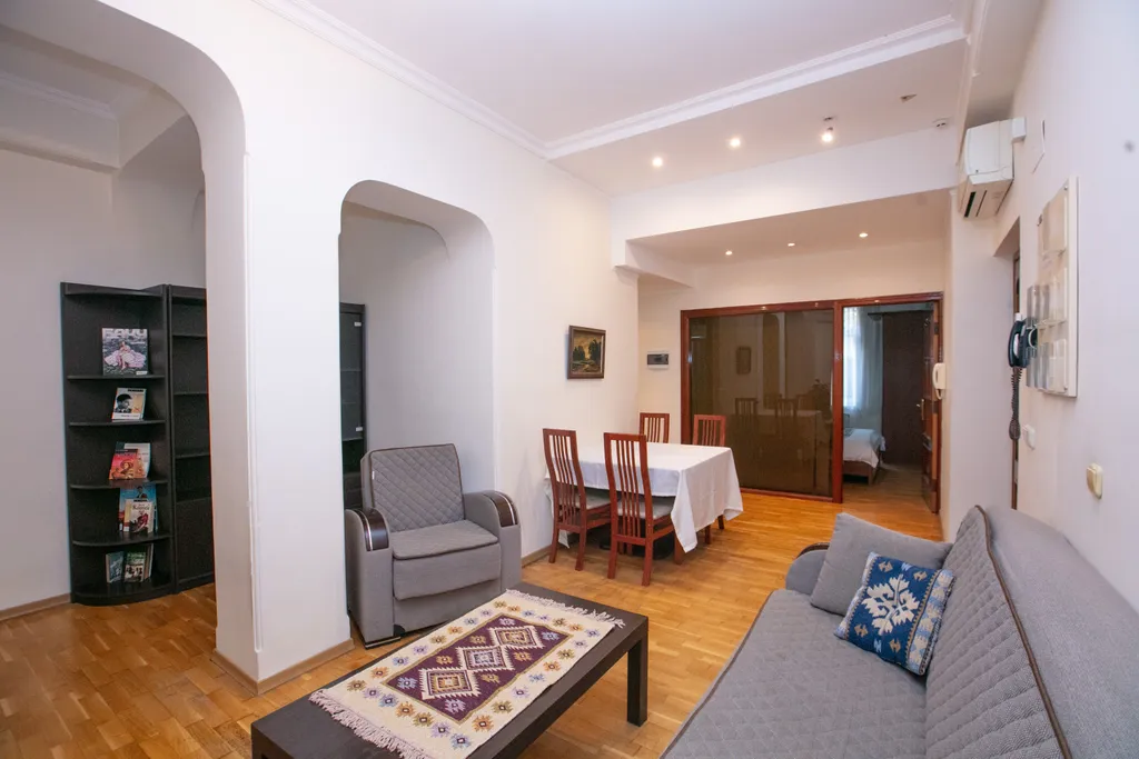 Уютные апартаменты Hatefi 1+1 в сердце Старого города Баку.