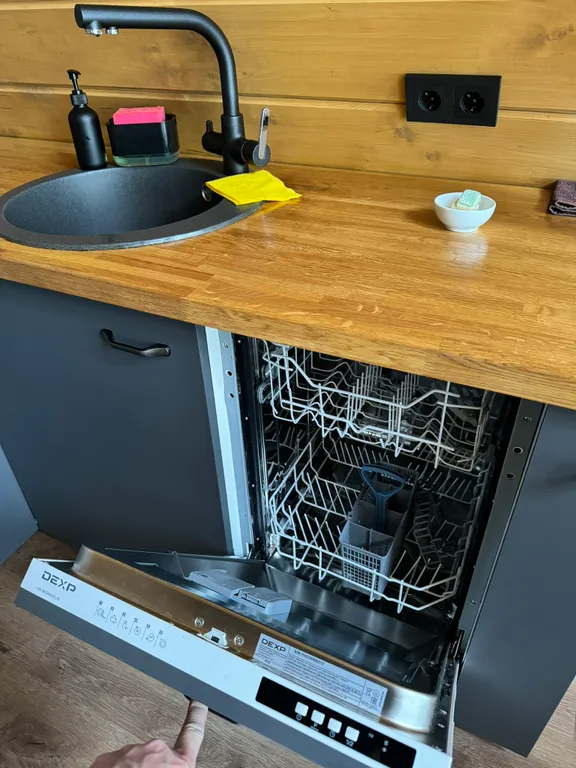 Современный дом у озера с купелью и своим катком. В феврале скидки