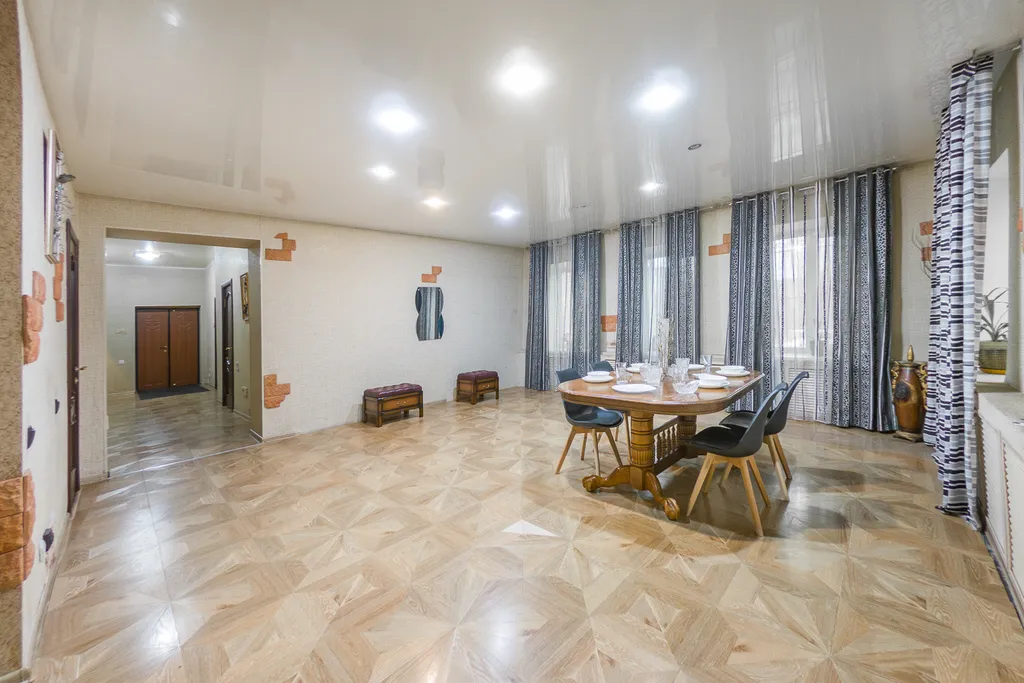 Дом со включённой стоимостью бассейна, сауны, бильярда, мангала