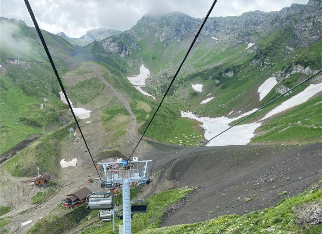 Большие апартаменты с видом на горы