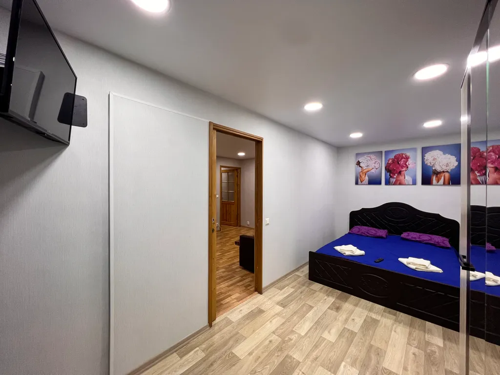 Двухкомнатная квартира в центре возле ряда сетевых магазинов