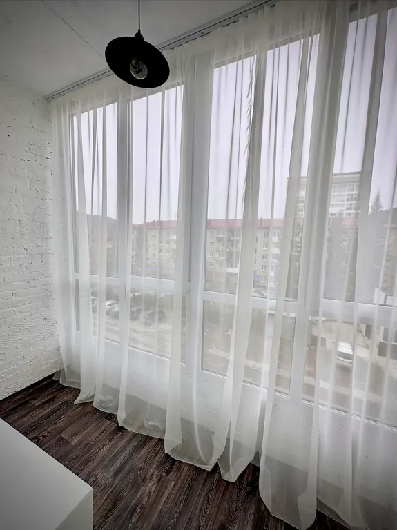 Солнечная квартира в центре города с видом на гору