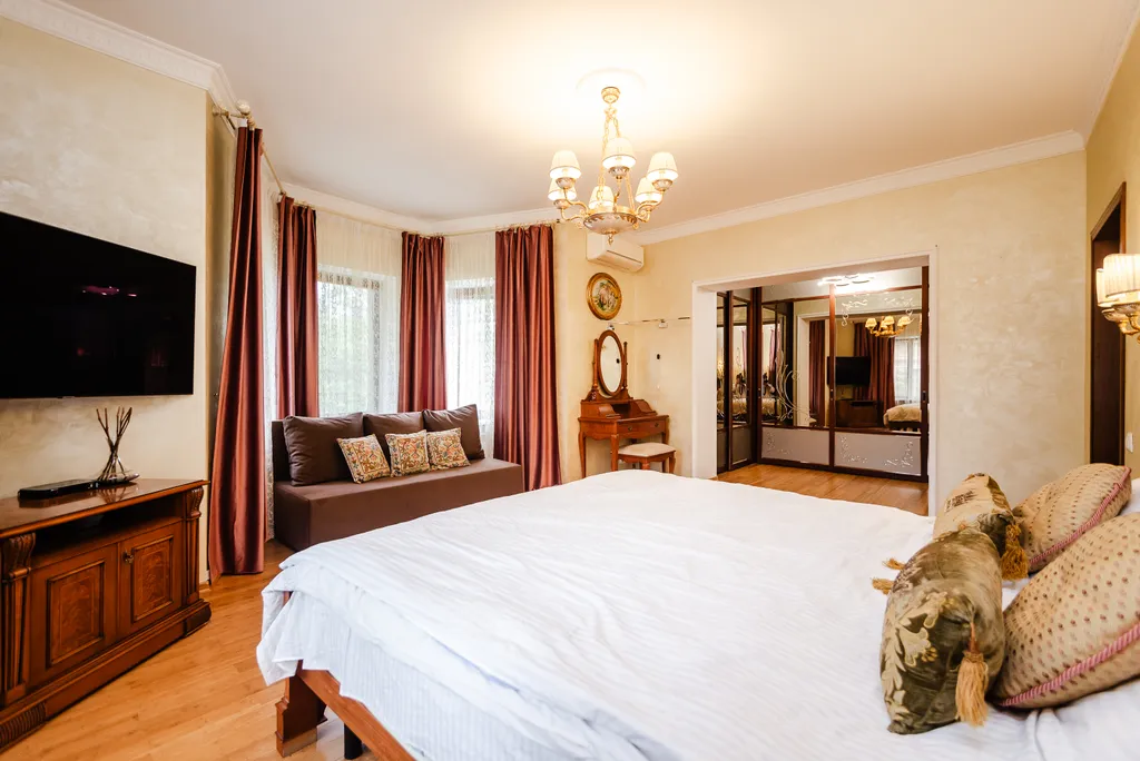 Дом с бассейном и сауной