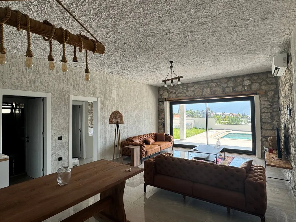 Роскошная вилла с бассейном и видом на горы