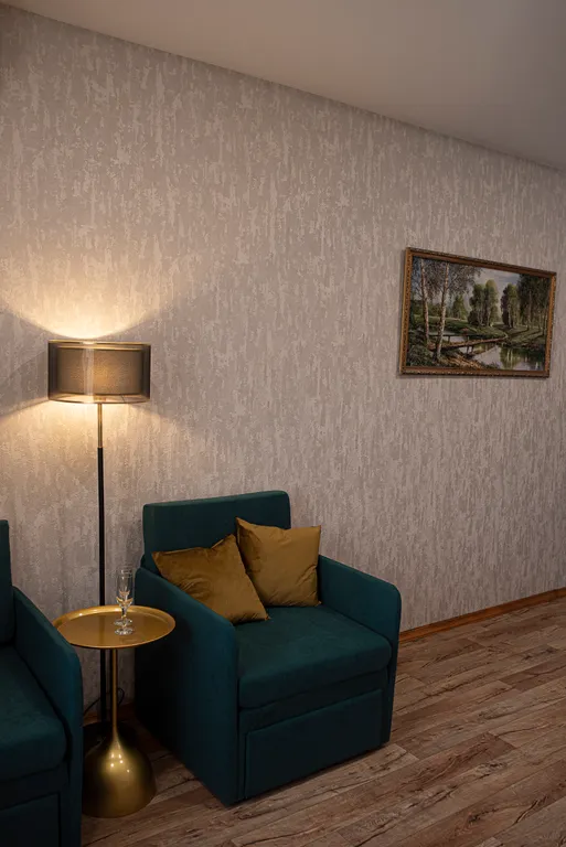 Центрее не бывает! Сразу за памятником ленина в стиле есенинская русь