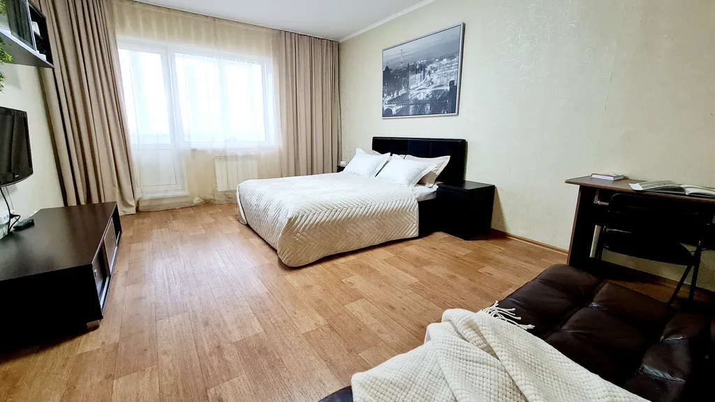 Квартира напротив увауга