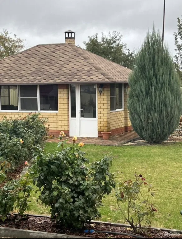 Загородный дом на берегу реки