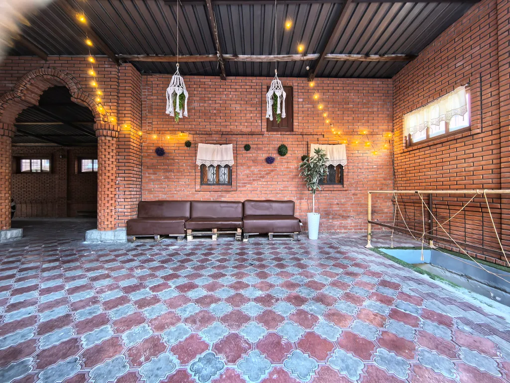 Коттедж в центре города с бассейном