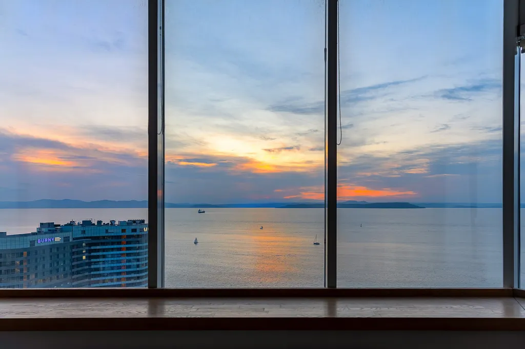 Семейная квартира на первой линии на главной набережной города