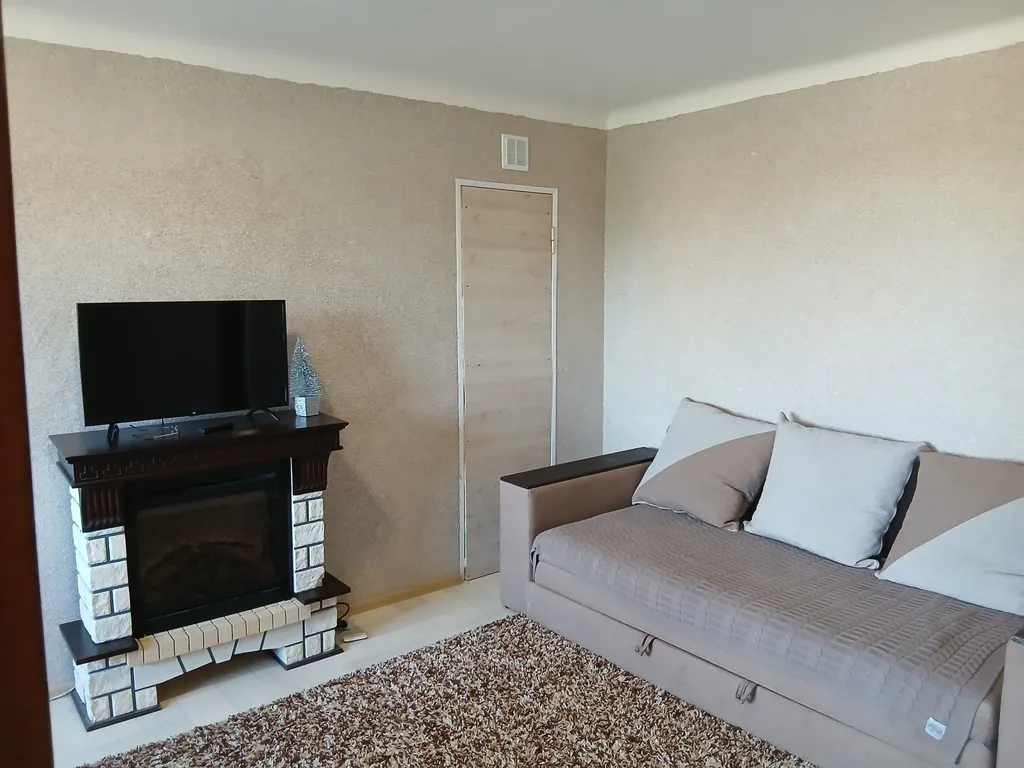 Двухкомнатная квартира с балконом — аренда посуточно в Магадан