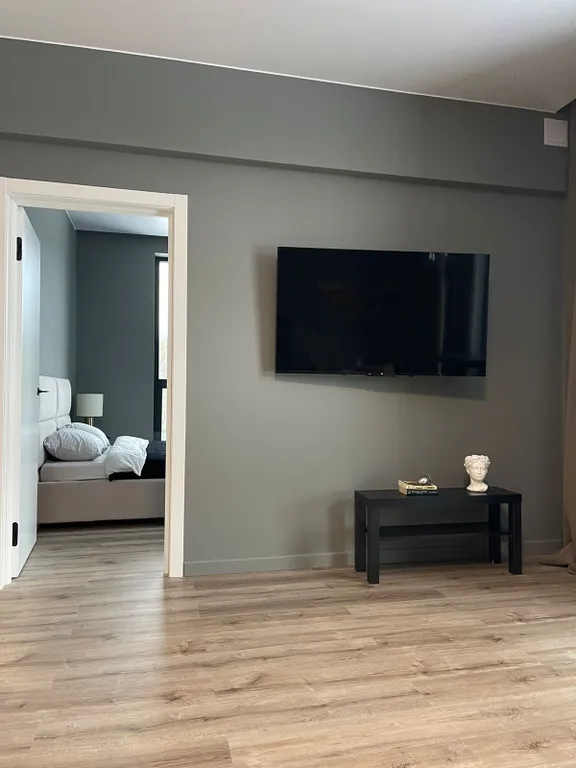 На Охте, с видом на лес и реку, рядом с Охта Парком